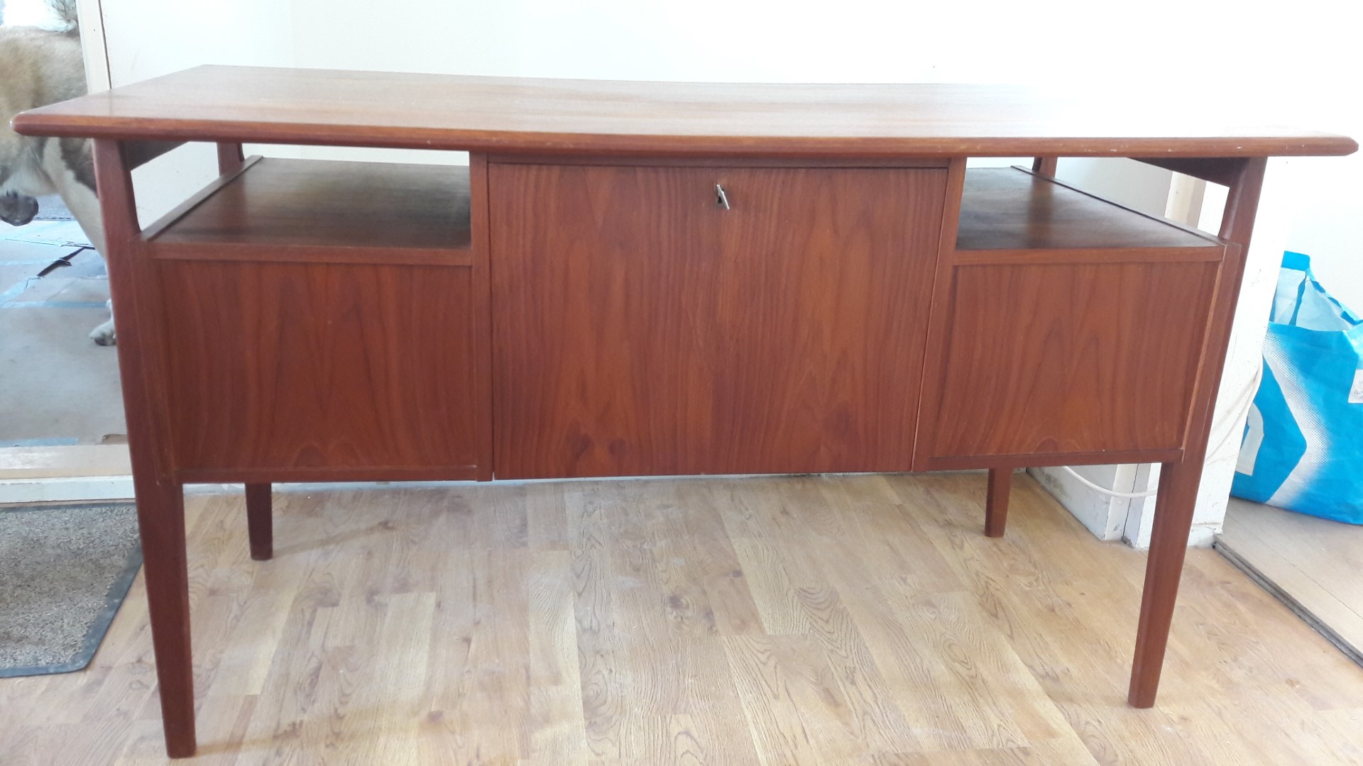 Deens design teakhouten bureau met bardeel