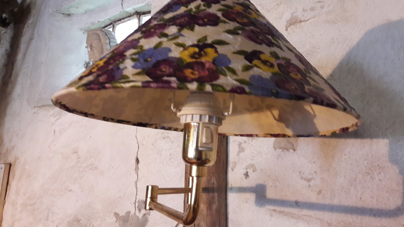 schaarlamp met viooltjeskap Handcrafted by DGH